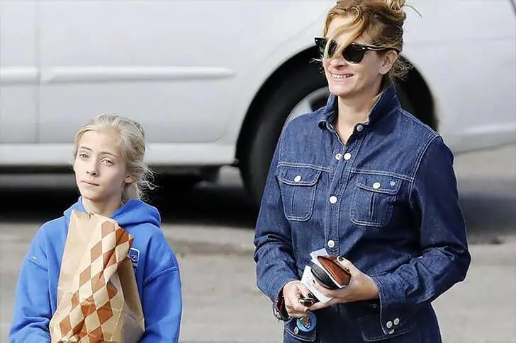 Hazel Moder, Hija de Julia Roberts