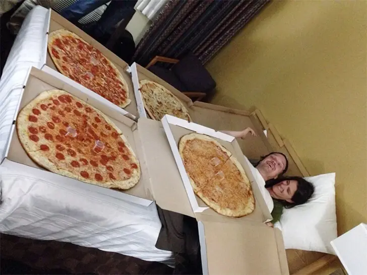 Pizza-Night zwischen den Laken