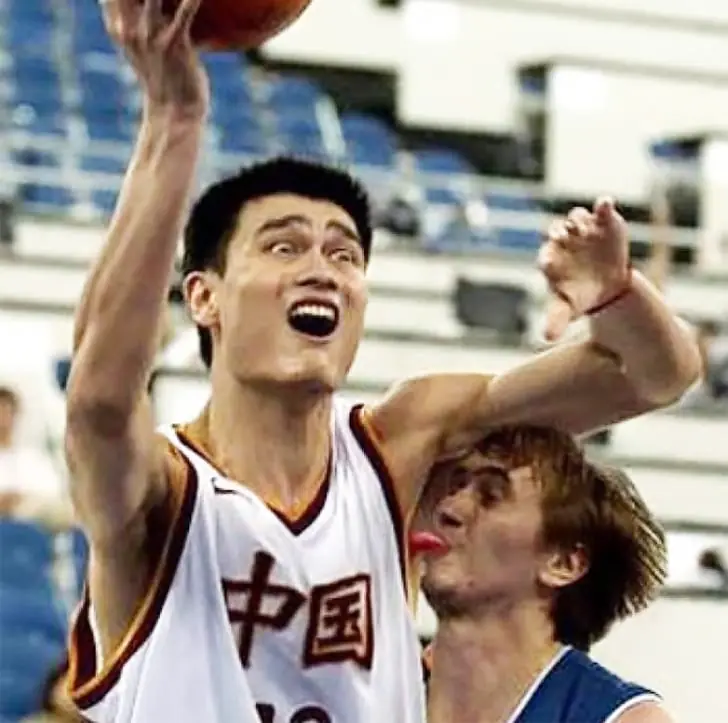 Yao Ming auf Schnüffelkurs
