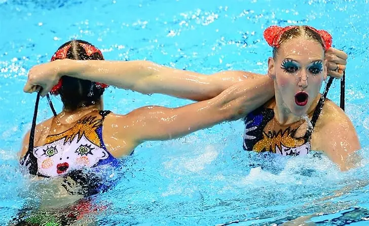 Wenn Synchronschwimmerinnen zu Unterwasser-Clowns werden