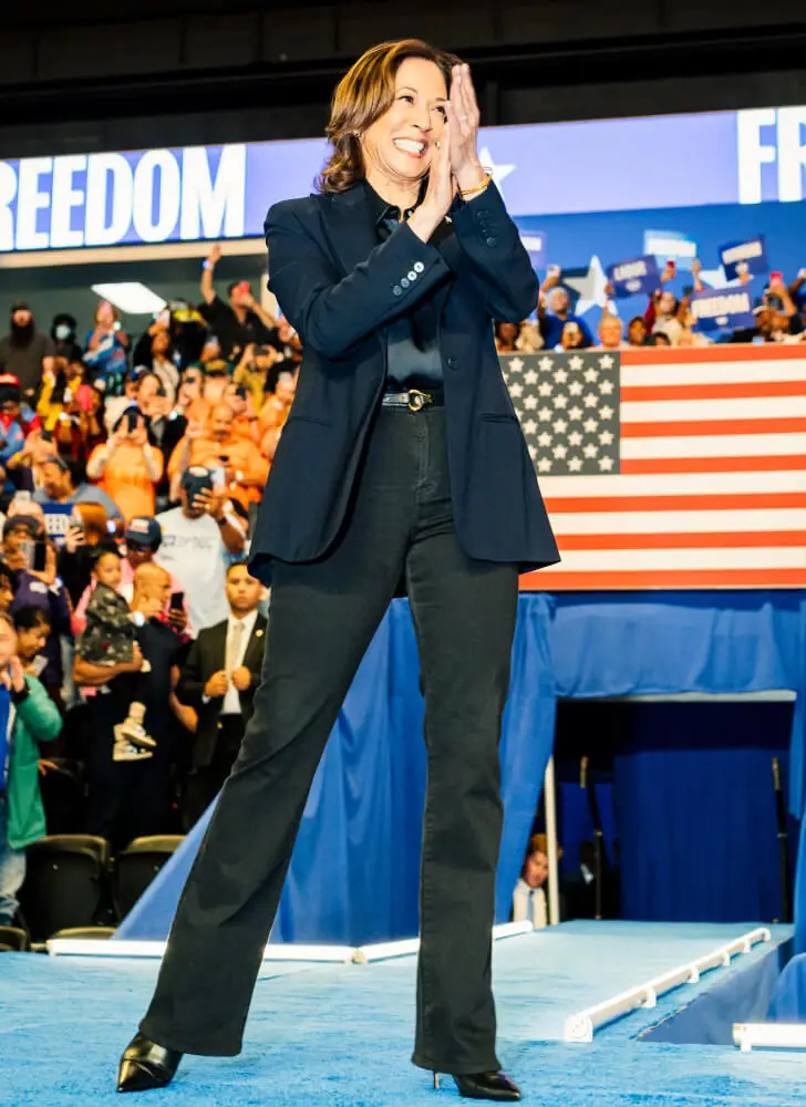 Kamala Harris – 5’2” – 130 Lbs