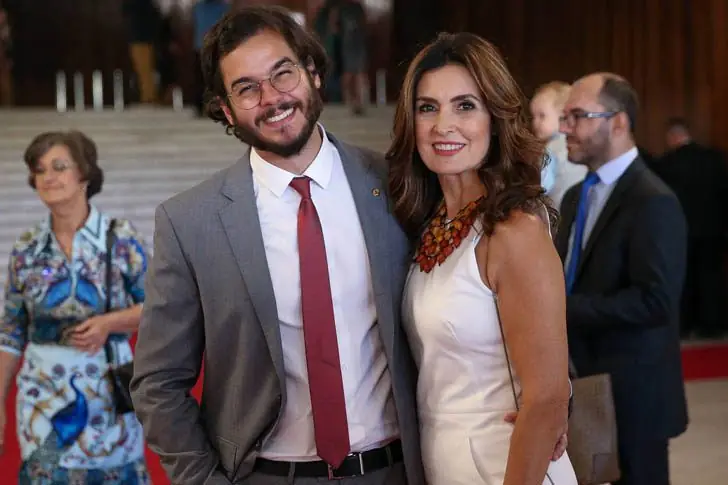 Fátima Bernardes (59) e Túlio Gadêlha (34) – 4 anos de relacionamento, sem filhos