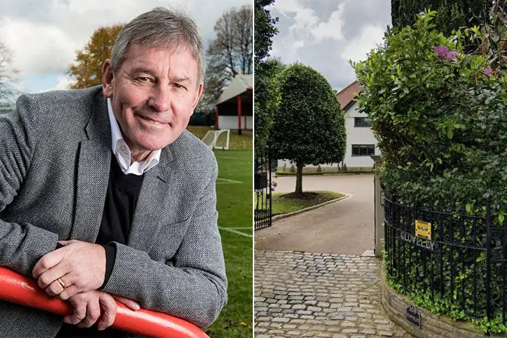 Bryan Robson — Hale