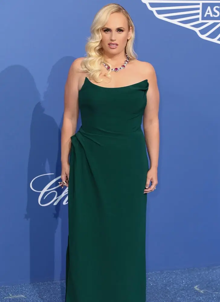Rebel Wilson – 5’4″ – 195 lbs