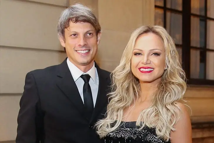 Eliana Michaelichen Bezerra (48) e Adriano Ricco (44) – 7 anos de casamento, 1 filho
