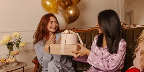 What Are the Best Gifts for Travelers?  Find the Perfect Present!