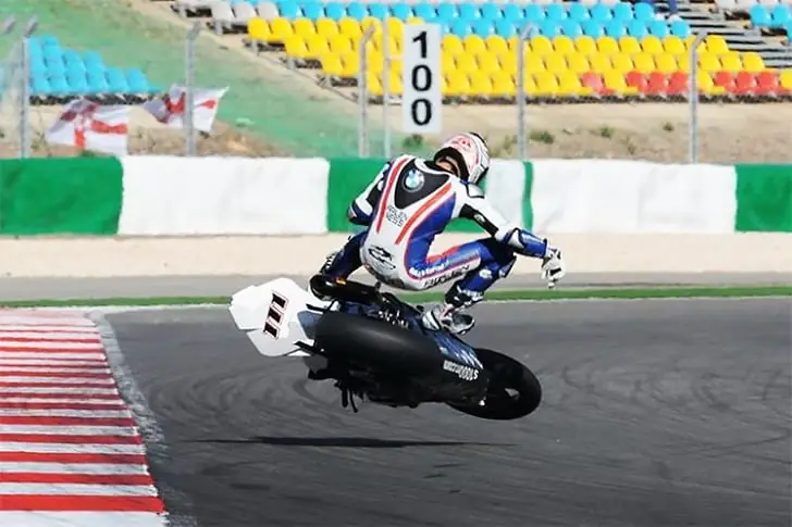 Motorrad-Surfen das neue Extremsport-Phänomen