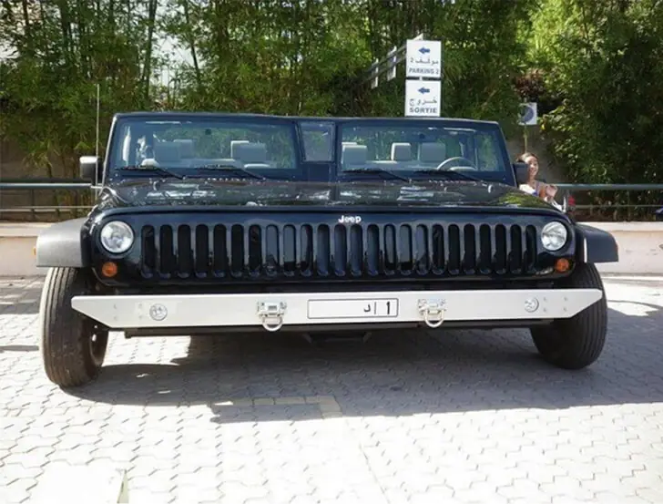 Zwei Jeeps in einem