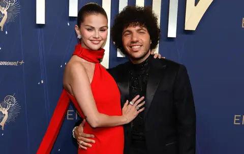 Selena Gomez Gossiping With Fiancé Benny Blanco at the 2025 Emmys Wins Hearts