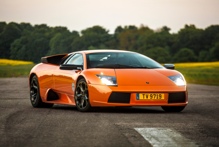 The Lamborghini Gallardo (2004-2013): Your Gateway to Affordable Luxury - What Is the Cheapest Lamborghini?